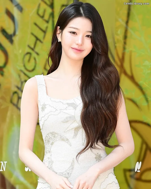 Jang Won-young 장원영 WONYOUNG photo 21 of 5846