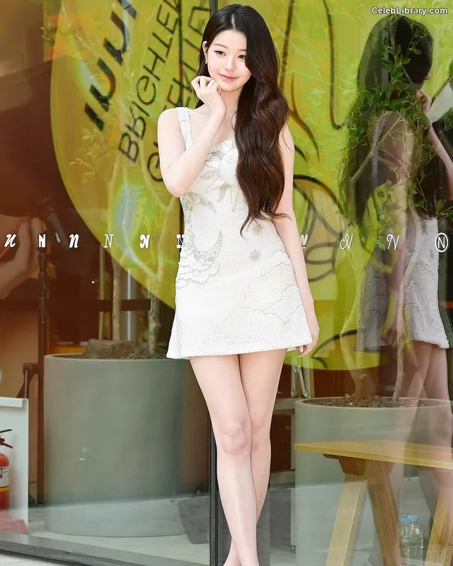 Jang Won-young 장원영 WONYOUNG photo 23 of 5846