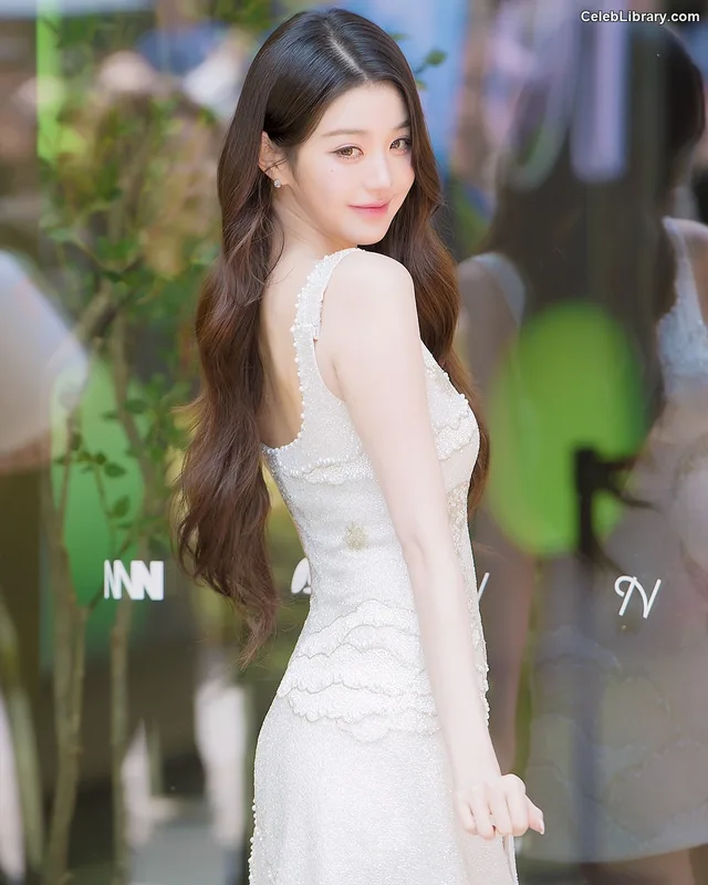 Jang Won-young 장원영 WONYOUNG photo 3 of 5846