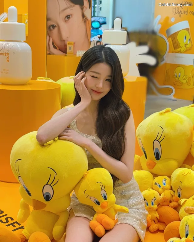 Jang Won-young 장원영 WONYOUNG photo 9 of 5846