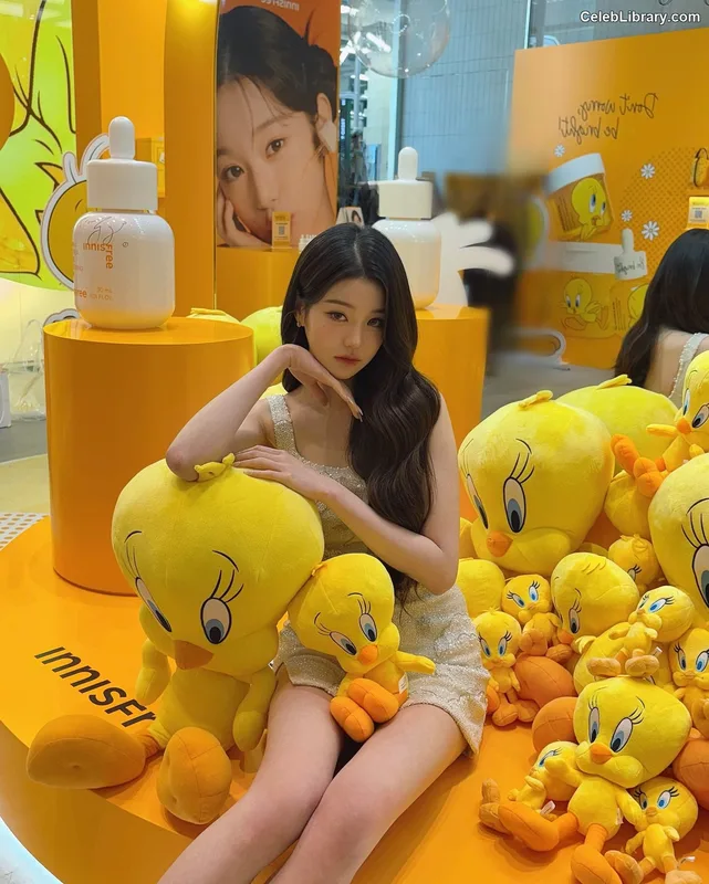 Jang Won-young 장원영 WONYOUNG photo 10 of 5846