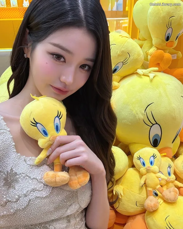 Jang Won-young 장원영 WONYOUNG photo 11 of 5846