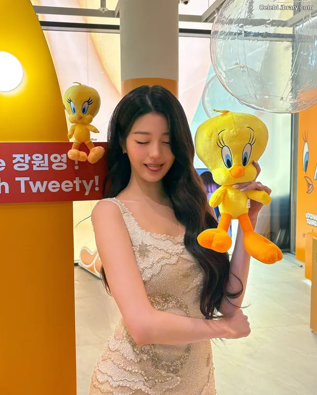 Jang Won-young 장원영 WONYOUNG photo 20 of 5846