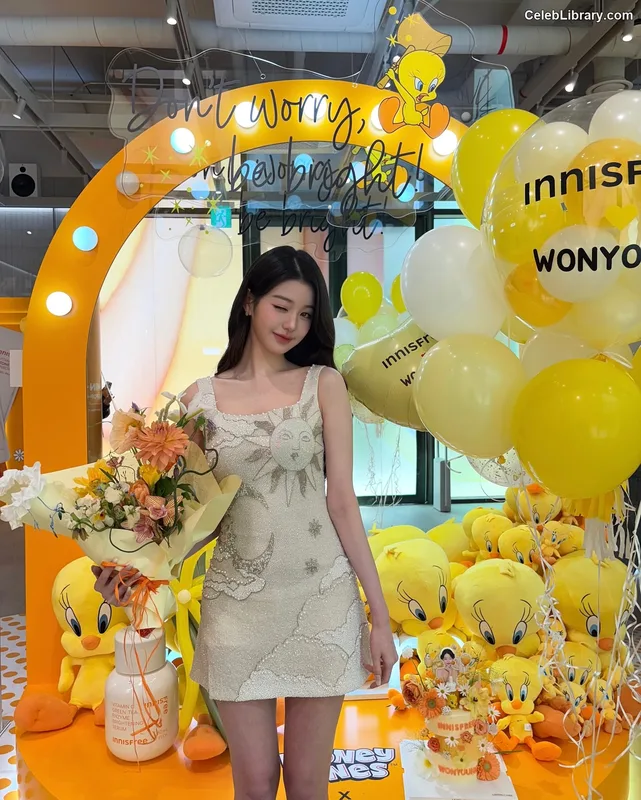 Jang Won-young 장원영 WONYOUNG photo 21 of 5846