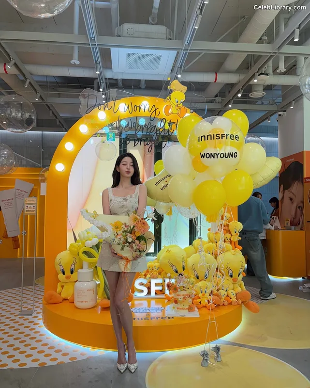 Jang Won-young  장원영 WONYOUNG photo 1 of 5846