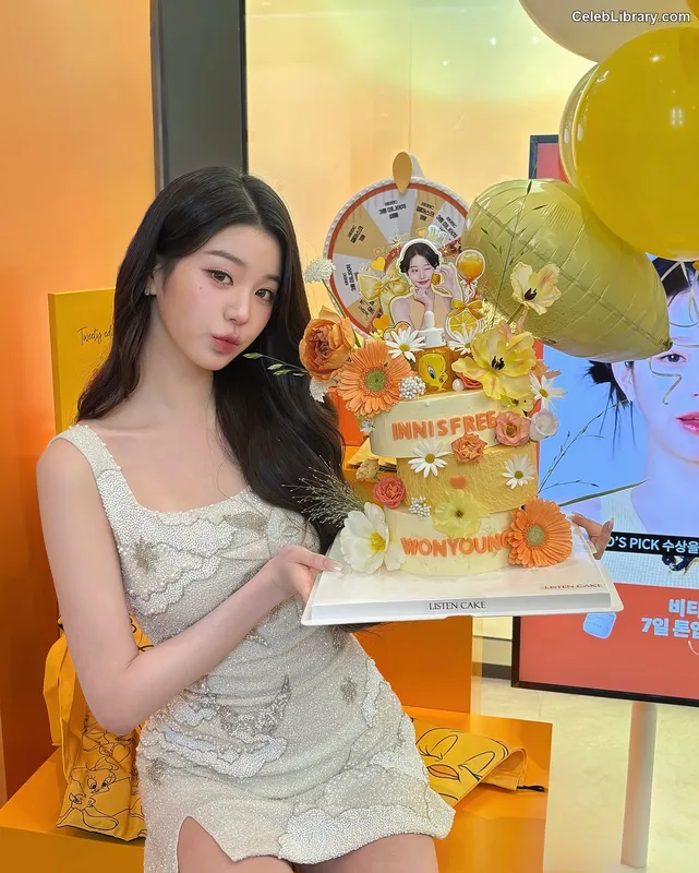 Jang Won-young  장원영 WONYOUNG photo 2 of 5846