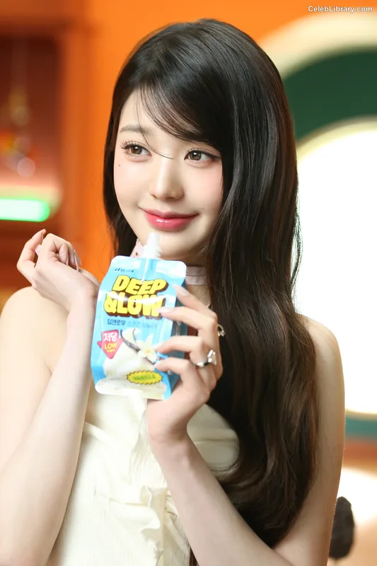 Jang Won-young  장원영 WONYOUNG photo 8 of 5846