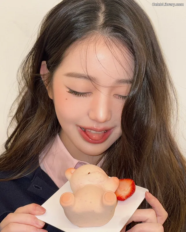 Jang Won-young  장원영 WONYOUNG photo 16 of 5846