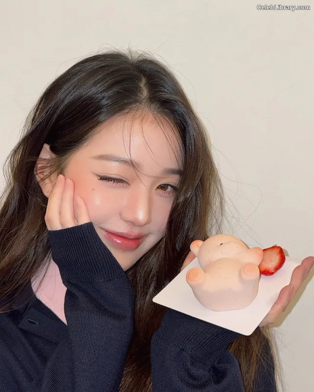 Jang Won-young  장원영 WONYOUNG photo 24 of 5846