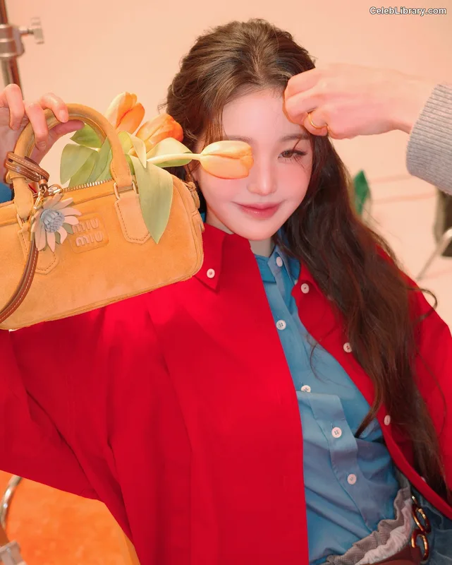 Jang Won-young  장원영 WONYOUNG photo 3 of 5846
