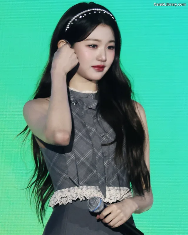 Jang Won-young  장원영 WONYOUNG photo 10 of 5846