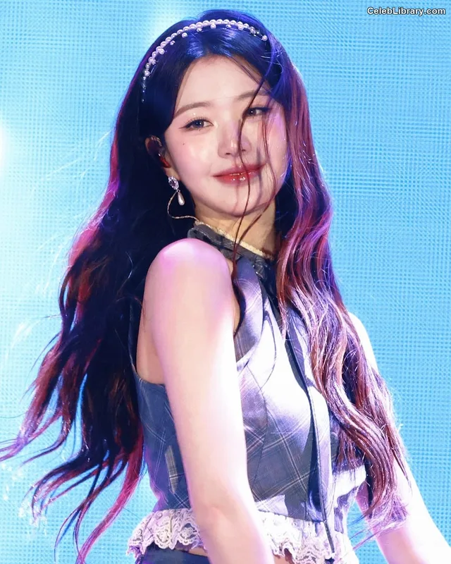 Jang Won-young  장원영 WONYOUNG photo 1 of 5846