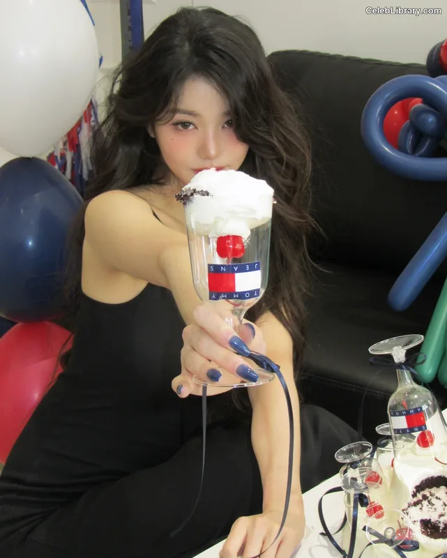 Jang Won-young  장원영 WONYOUNG photo 1 of 5846