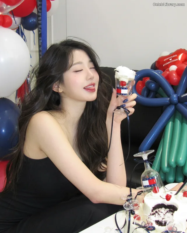 Jang Won-young  장원영 WONYOUNG photo 10 of 5846
