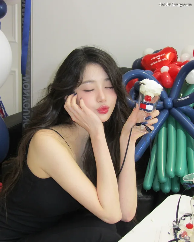 Jang Won-young  장원영 WONYOUNG photo 11 of 5846