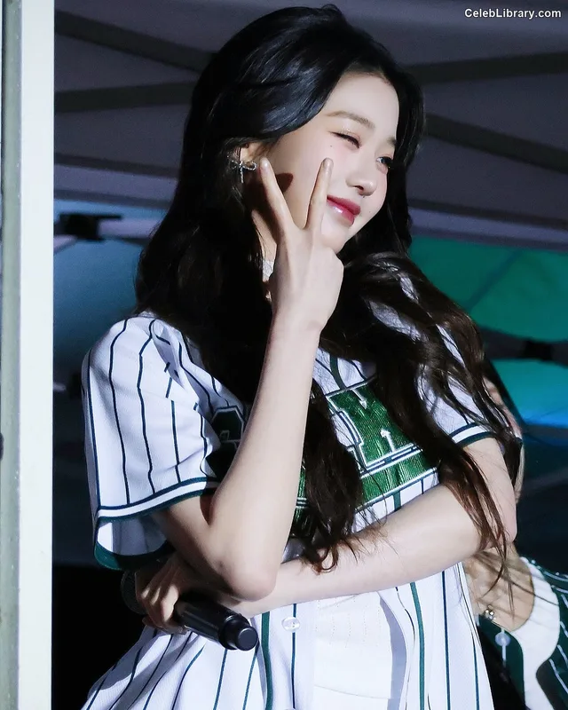 Jang Won-young  장원영 WONYOUNG photo 1 of 5846