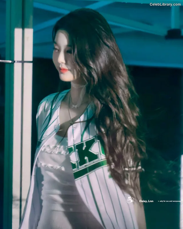 Jang Won-young  장원영 WONYOUNG photo 8 of 5846