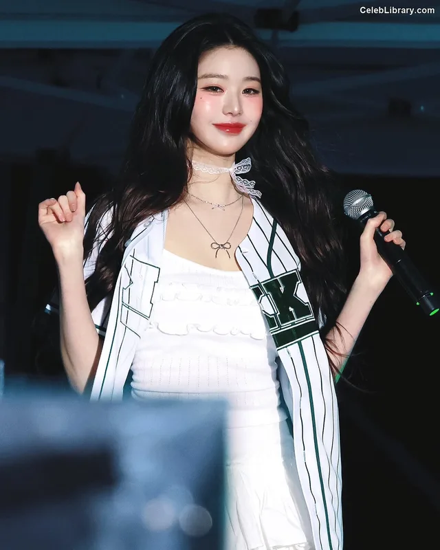 Jang Won-young  장원영 WONYOUNG photo 2 of 5846