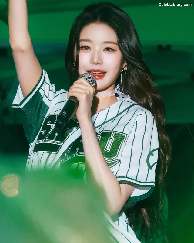 Jang Won-young  장원영 WONYOUNG photo 3 of 5846