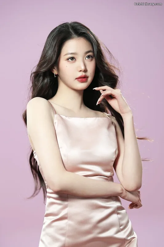 Jang Won-young  장원영 WONYOUNG photo 11 of 5846