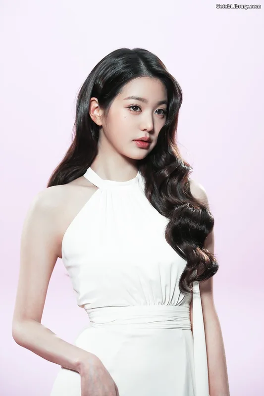 Jang Won-young  장원영 WONYOUNG photo 16 of 5846