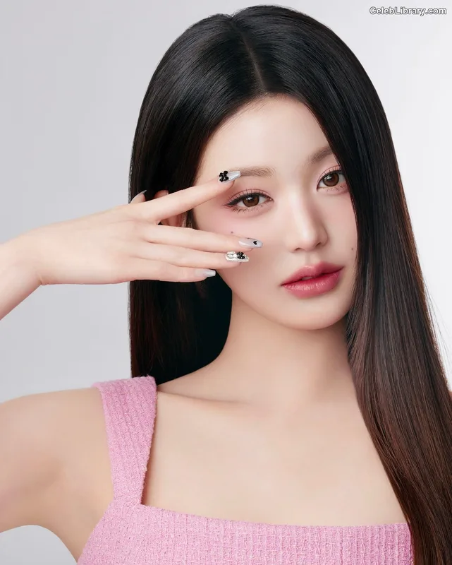 Jang Won-young 장원영 WONYOUNG photo 8 of 5846