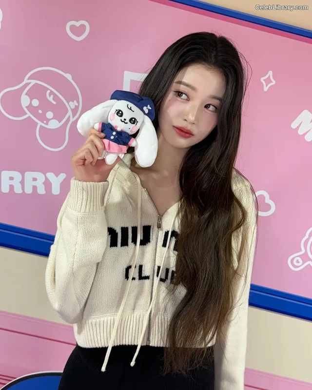 Jang Won-young 장원영 WONYOUNG photo 23 of 5846