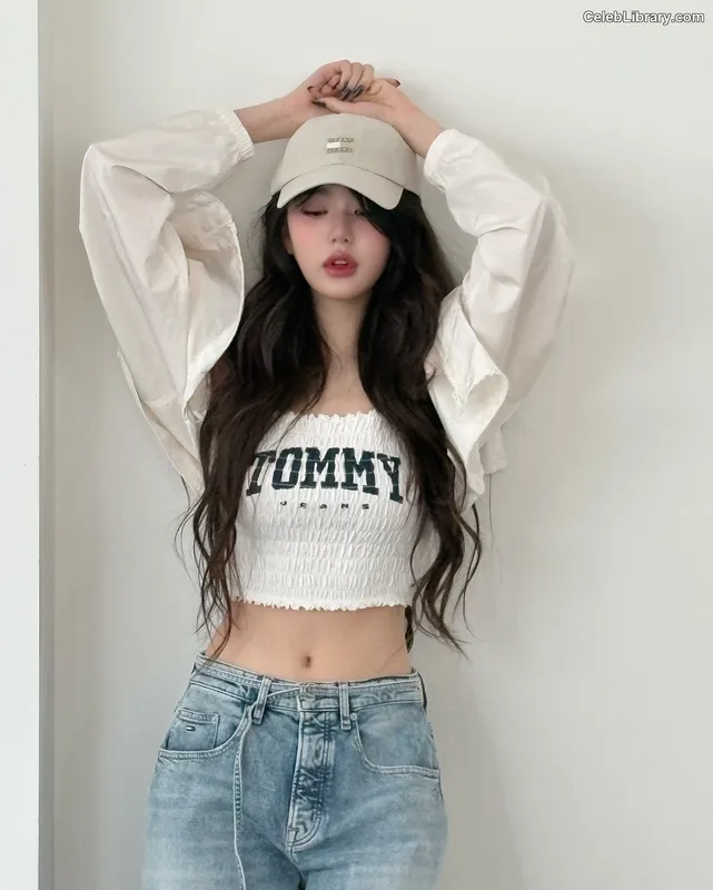 Jang Won-young 장원영 WONYOUNG photo 1 of 5846