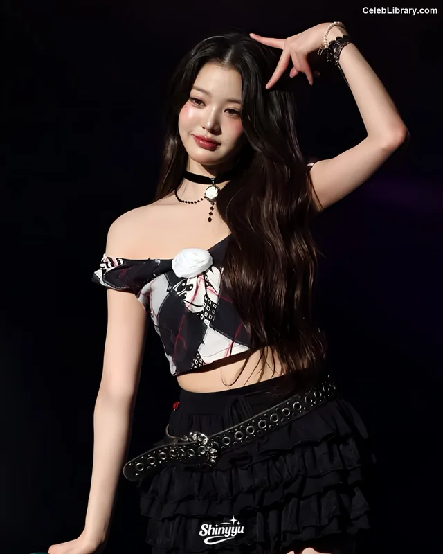 Jang Won-young  장원영 WONYOUNG photo 11 of 5846