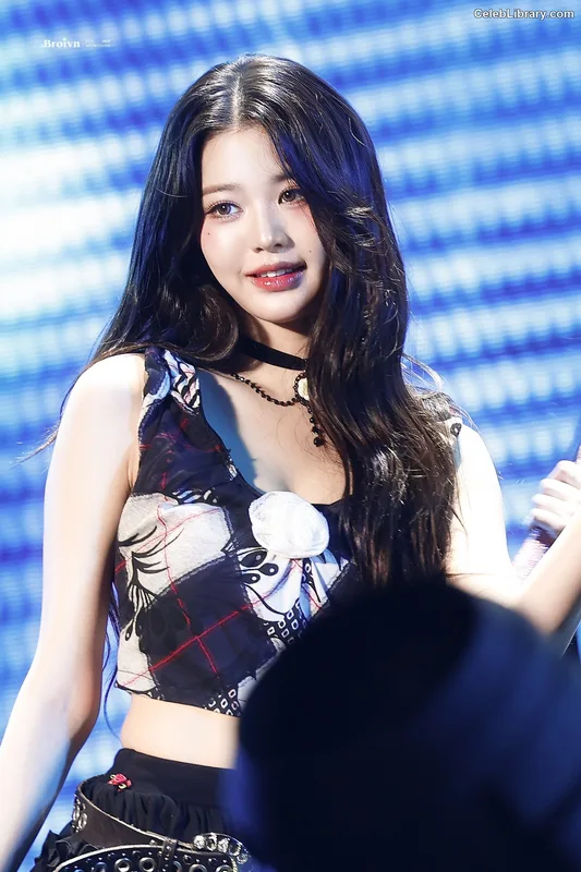 Jang Won-young  장원영 WONYOUNG photo 2 of 5846