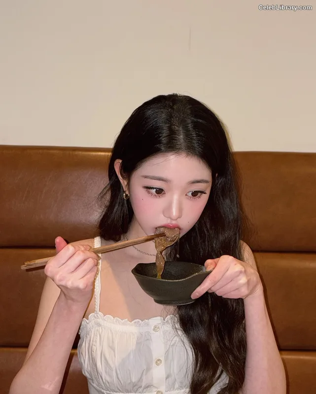 Jang Won-young  장원영 WONYOUNG photo 20 of 5846