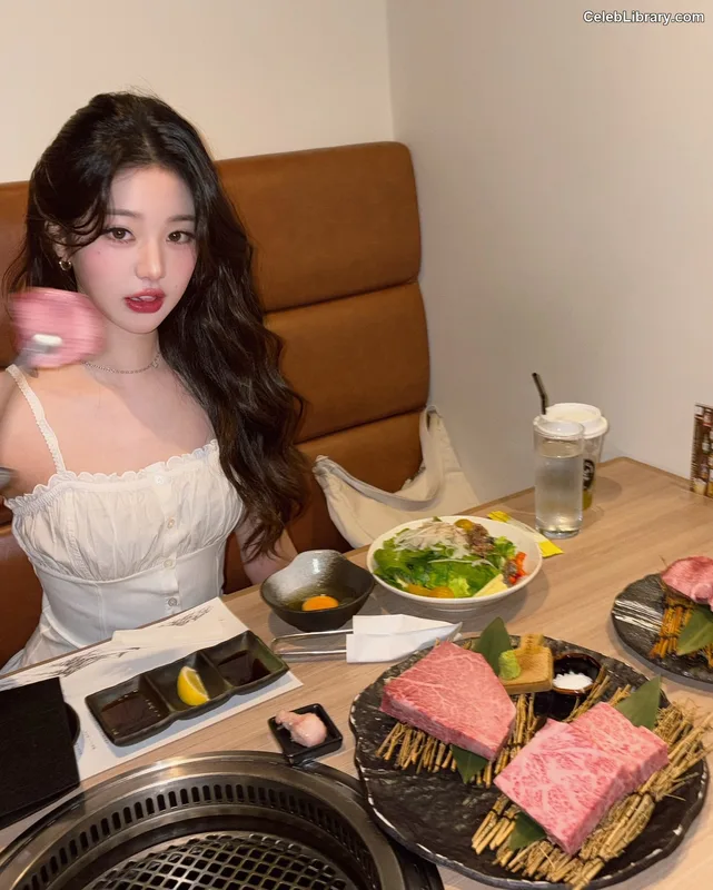Jang Won-young  장원영 WONYOUNG photo 1 of 5846
