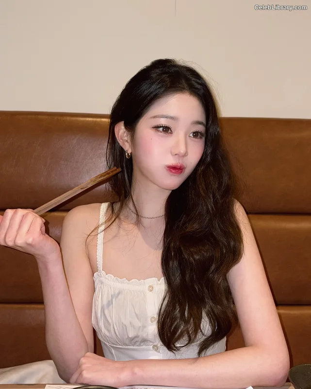 Jang Won-young  장원영 WONYOUNG photo 3 of 5846