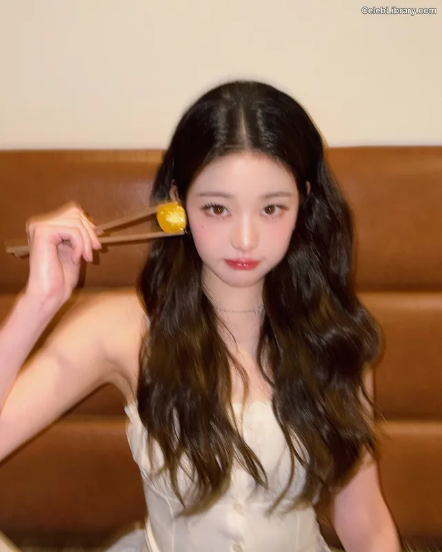 Jang Won-young  장원영 WONYOUNG photo 4 of 5846