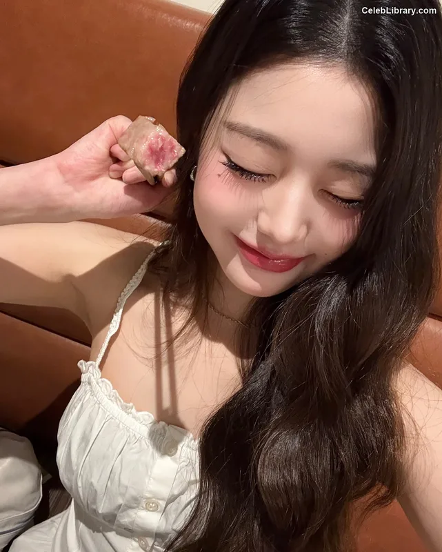 Jang Won-young  장원영 WONYOUNG photo 10 of 5846