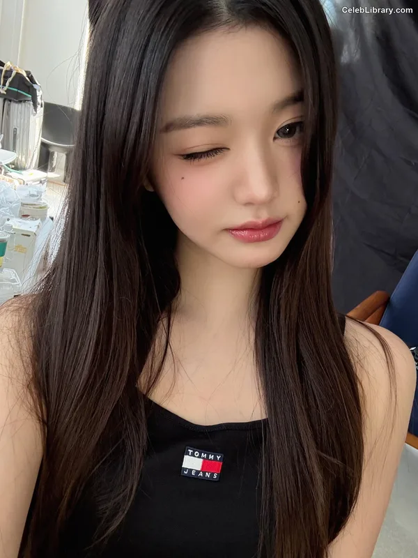 Jang Won-young  장원영 WONYOUNG photo 1 of 5846