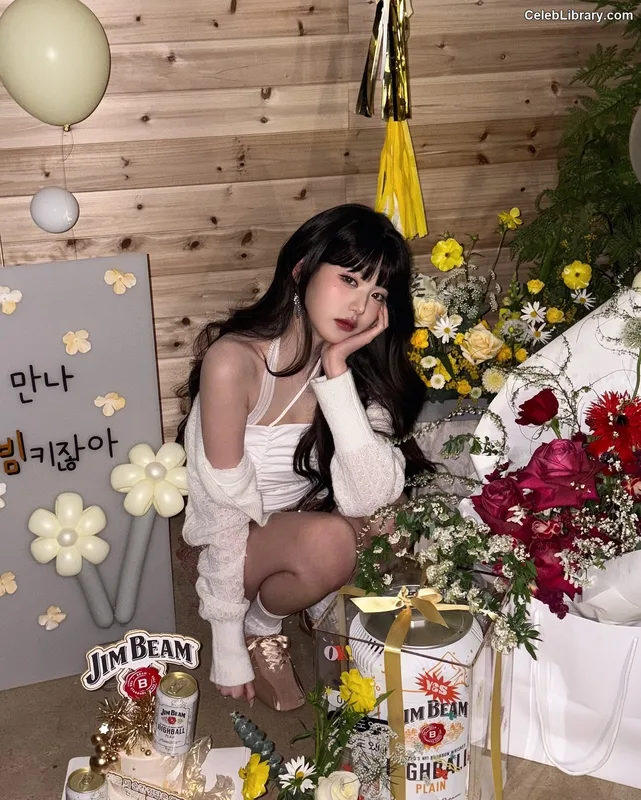 Jang Won-young  장원영 WONYOUNG photo 2 of 5846