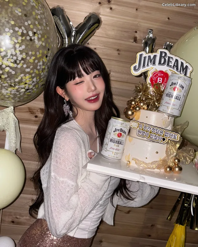 Jang Won-young  장원영 WONYOUNG photo 10 of 5846