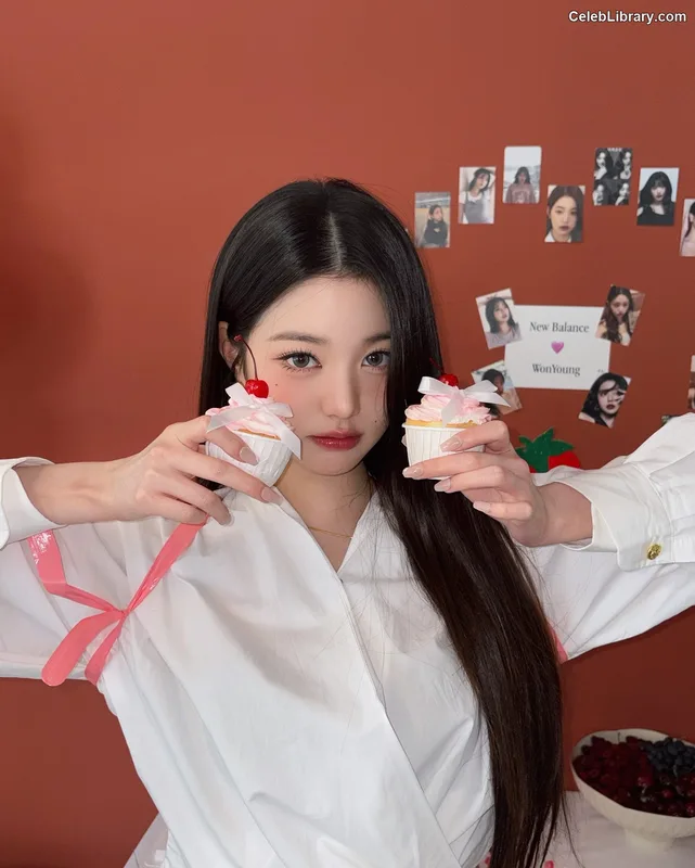 Jang Won-young  장원영 WONYOUNG photo 1 of 5846