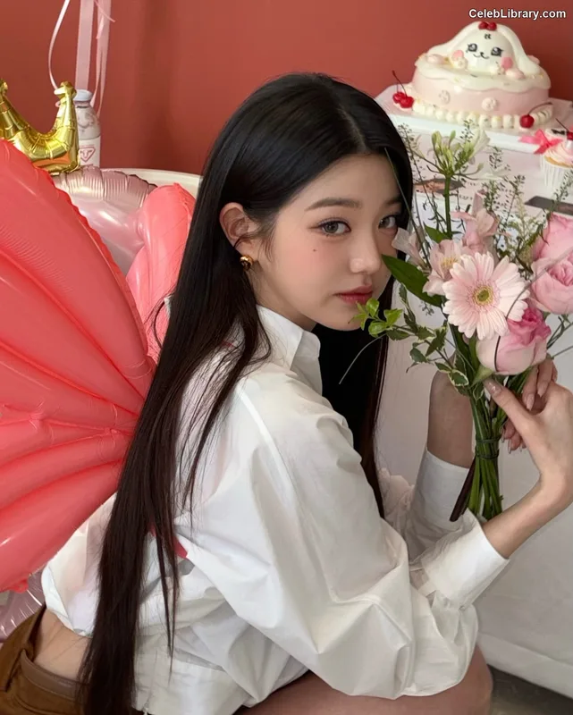 Jang Won-young  장원영 WONYOUNG photo 6 of 5846