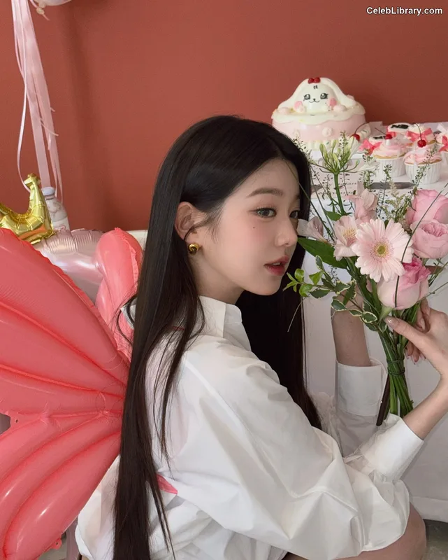 Jang Won-young  장원영 WONYOUNG photo 7 of 5846