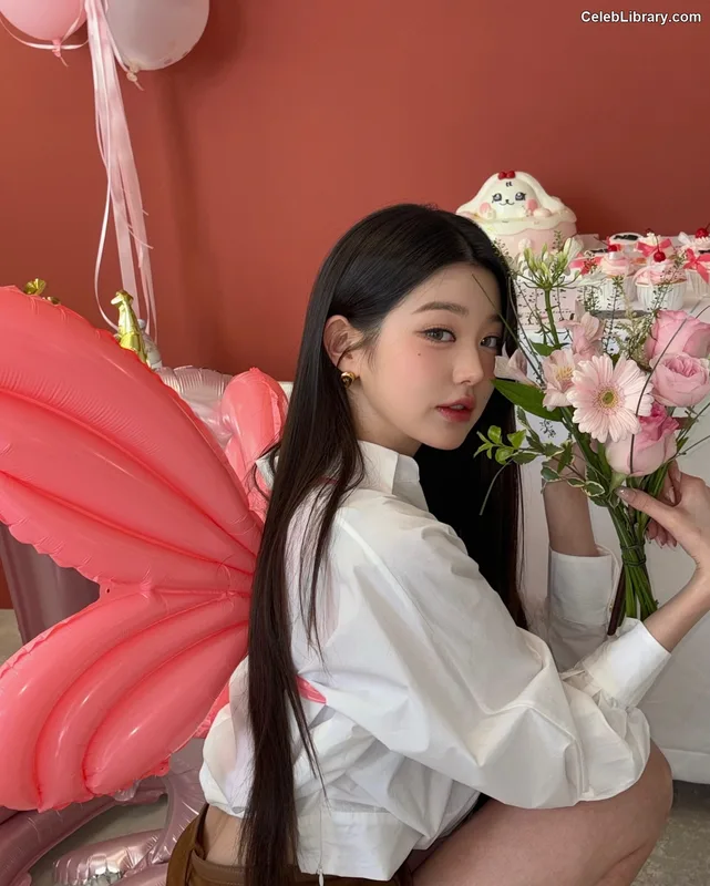 Jang Won-young  장원영 WONYOUNG photo 8 of 5846