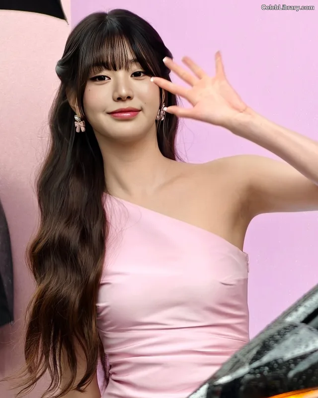 Jang Won-young  장원영 WONYOUNG photo 7 of 5846