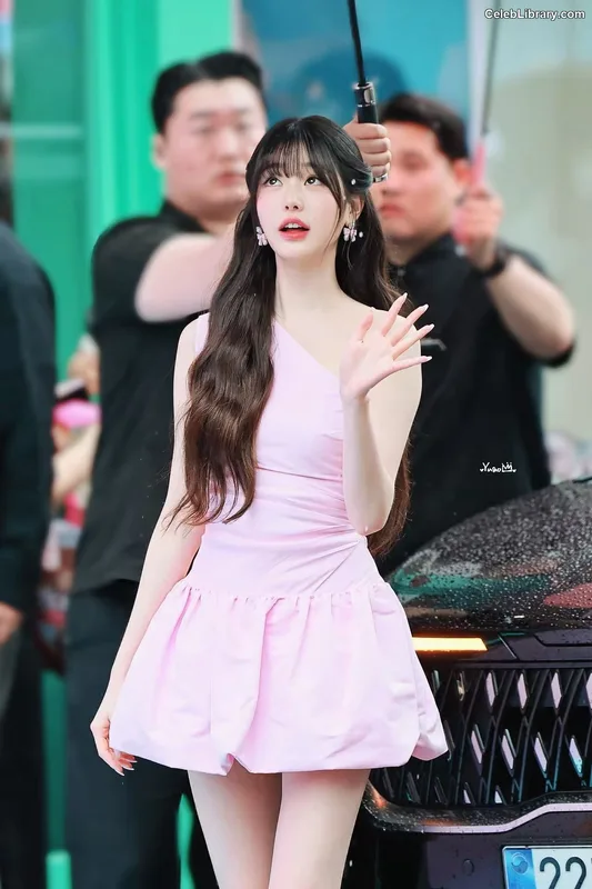 Jang Won-young  장원영 WONYOUNG photo 1 of 5846
