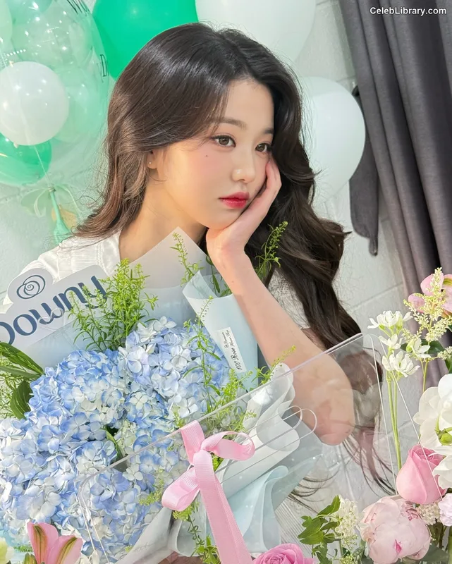 Jang Won-young  장원영 WONYOUNG photo 9 of 5846