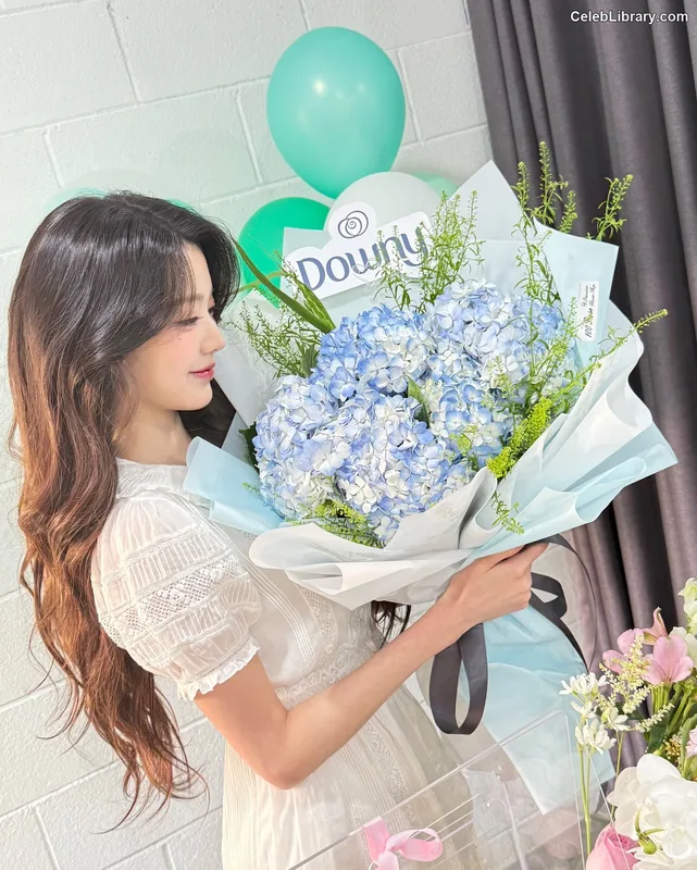 Jang Won-young  장원영 WONYOUNG photo 11 of 5846