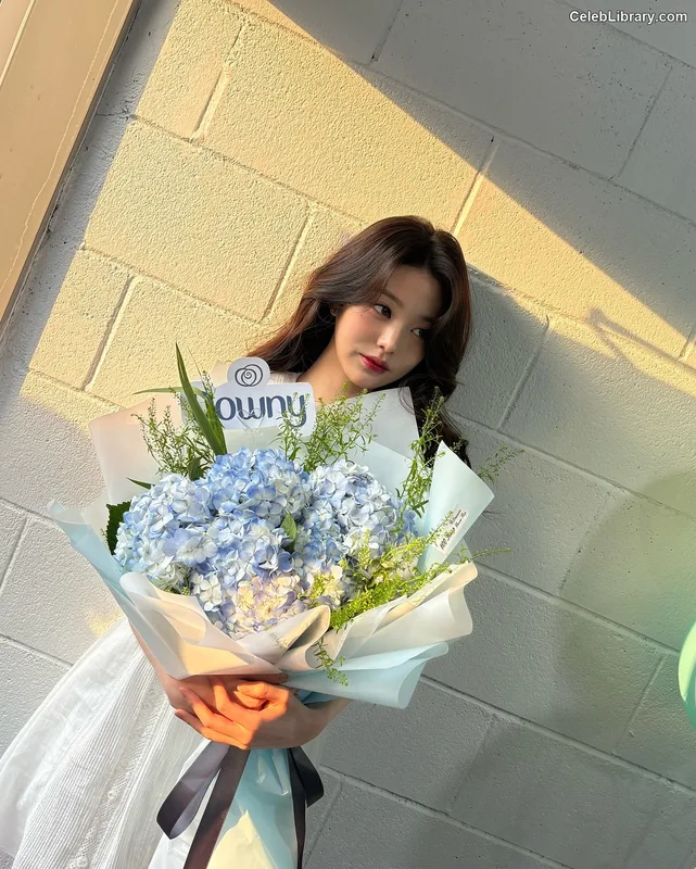 Jang Won-young  장원영 WONYOUNG photo 3 of 5846