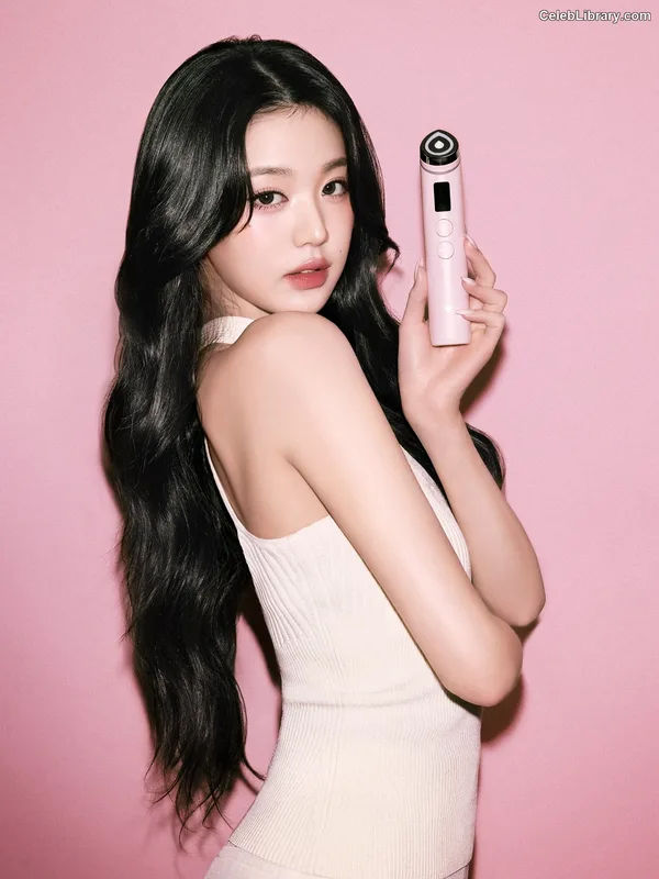 Jang Won-young  장원영 WONYOUNG photo 1 of 5846