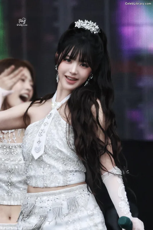 Jang Won-young  장원영 WONYOUNG photo 10 of 5846