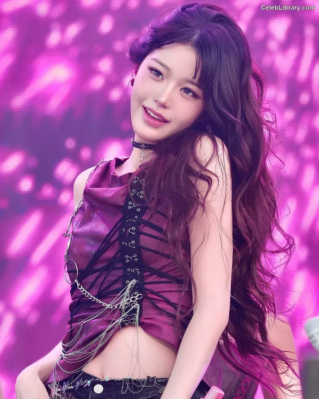 Jang Won-young 장원영 WONYOUNG photo 1 of 5846